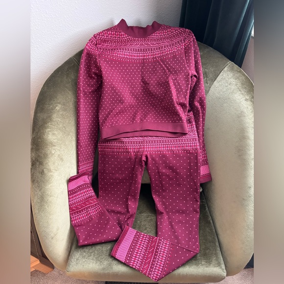 Fabletics Holly Seamless Long-Sleeve Top and Pants Set - cool weather is coming! - Picture 3 of 3